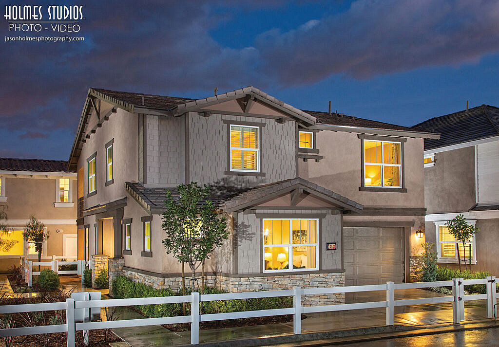 Exterior architectural photograph by Holmes Studios (8 of 32)
