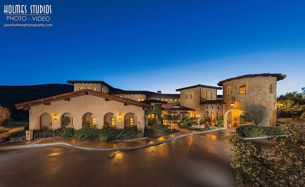 New home exterior photographed by Holmes Studios