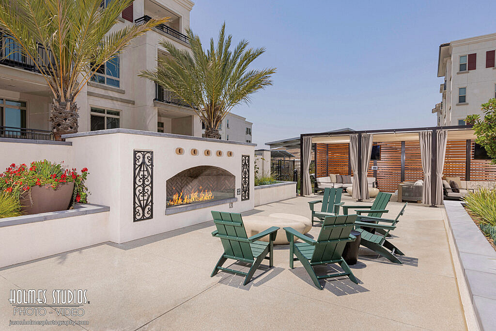 Exterior architectural photograph by Holmes Studios (18 of 32)
