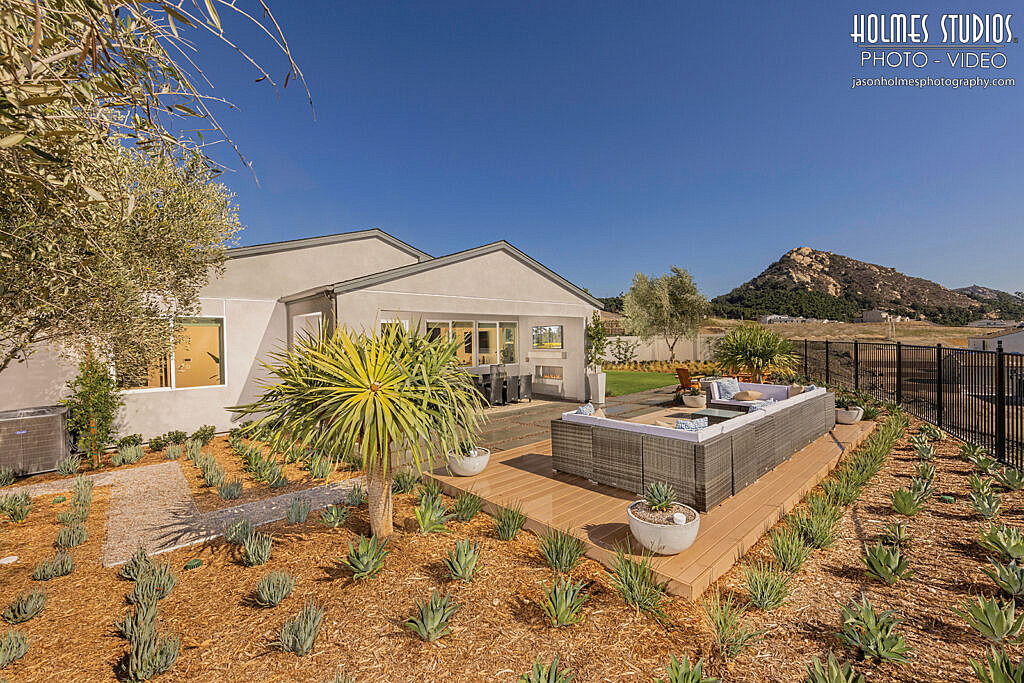 Exterior architectural photograph by Holmes Studios (28 of 32)