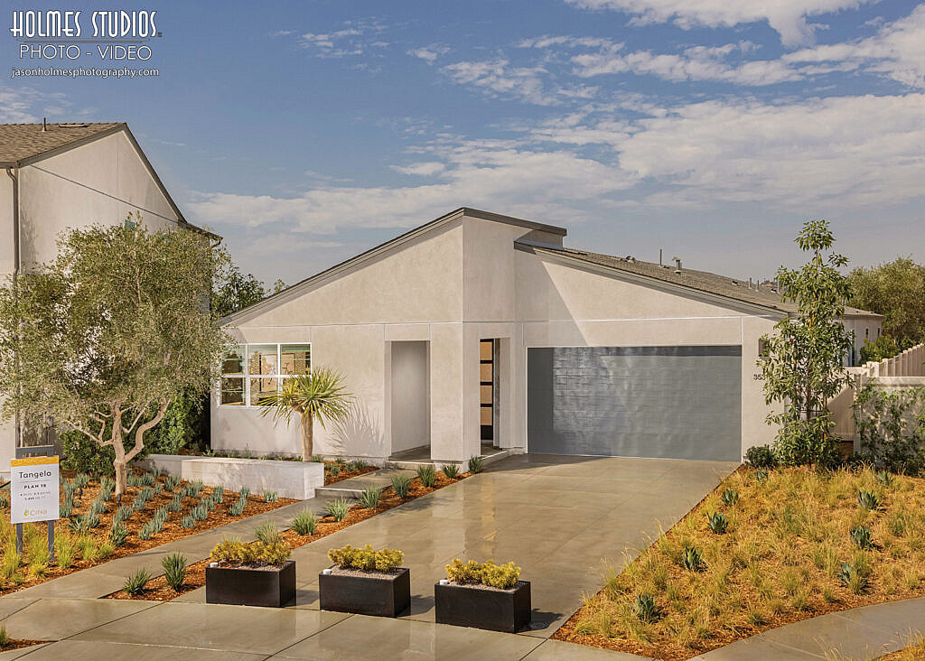 Exterior architectural photograph by Holmes Studios (17 of 32)