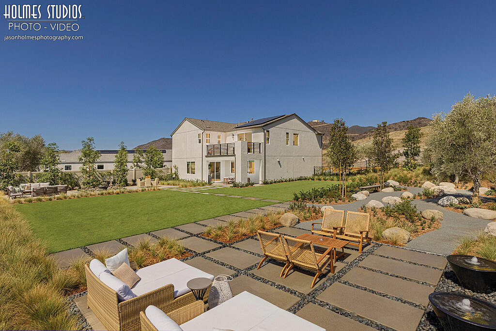 Exterior architectural photograph by Holmes Studios (13 of 32)