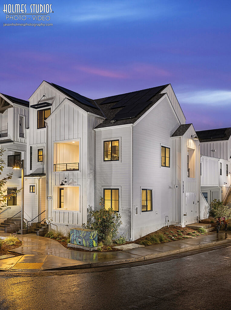 Exterior architectural photograph by Holmes Studios (15 of 32)