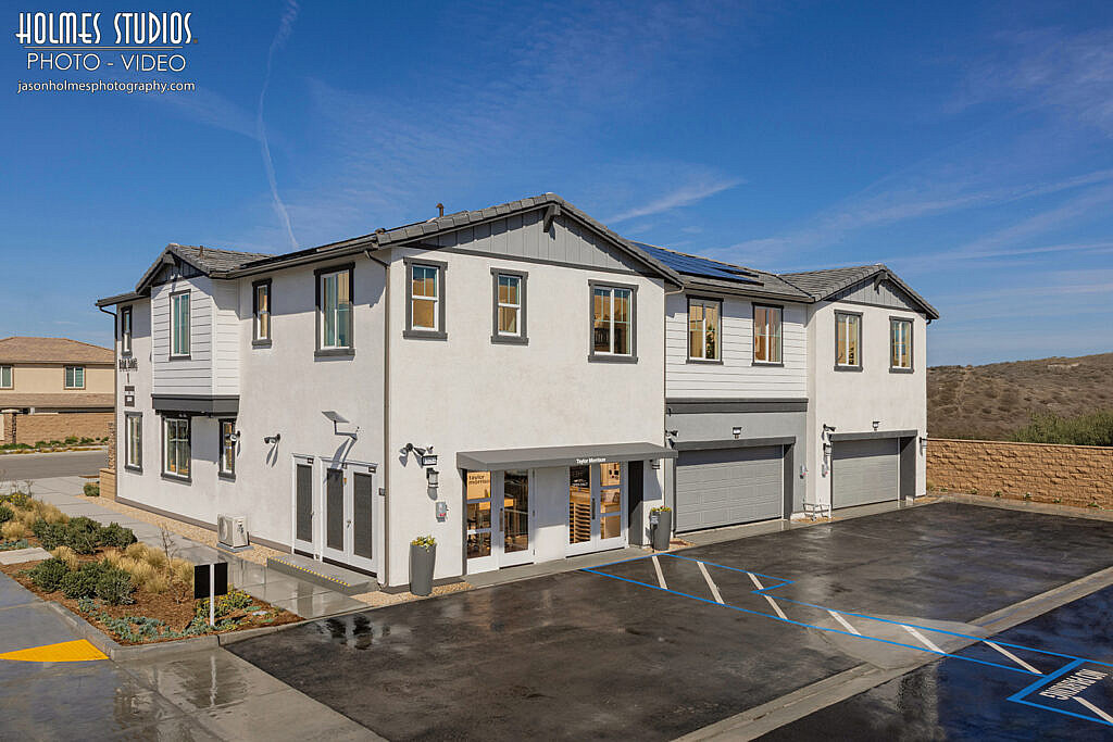 Exterior architectural photograph by Holmes Studios (16 of 32)