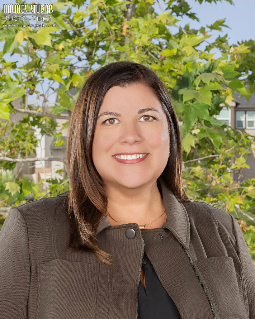 Corporate head shot by Holmes Studios (10 of 15)