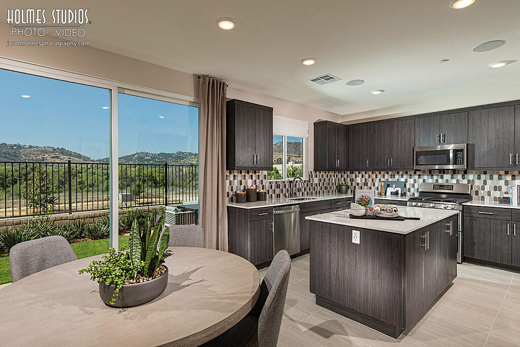 Interior photograph by Holmes Studios (2 of 35)
