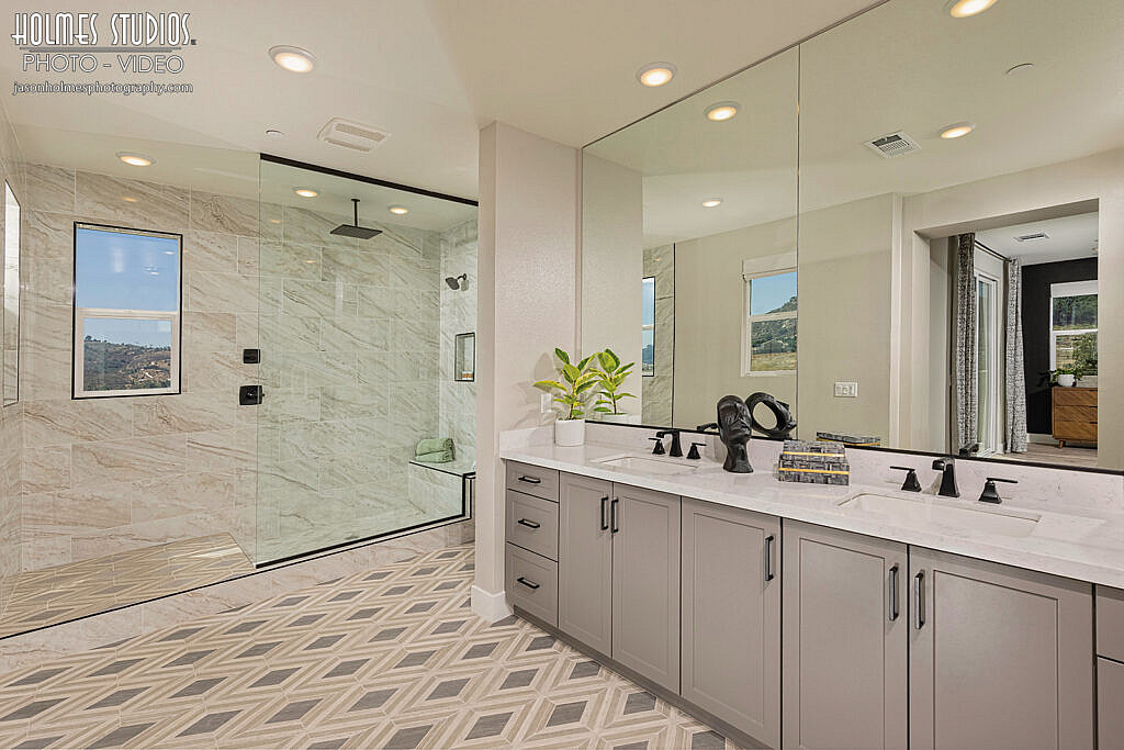 Interior photograph by Holmes Studios (20 of 35)