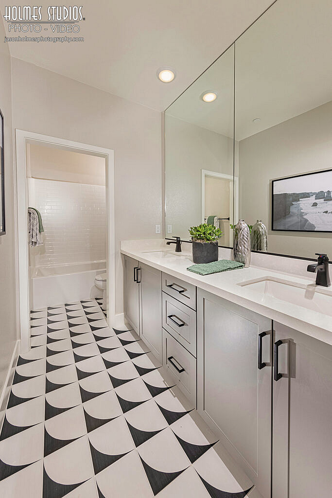Interior photograph by Holmes Studios (16 of 35)