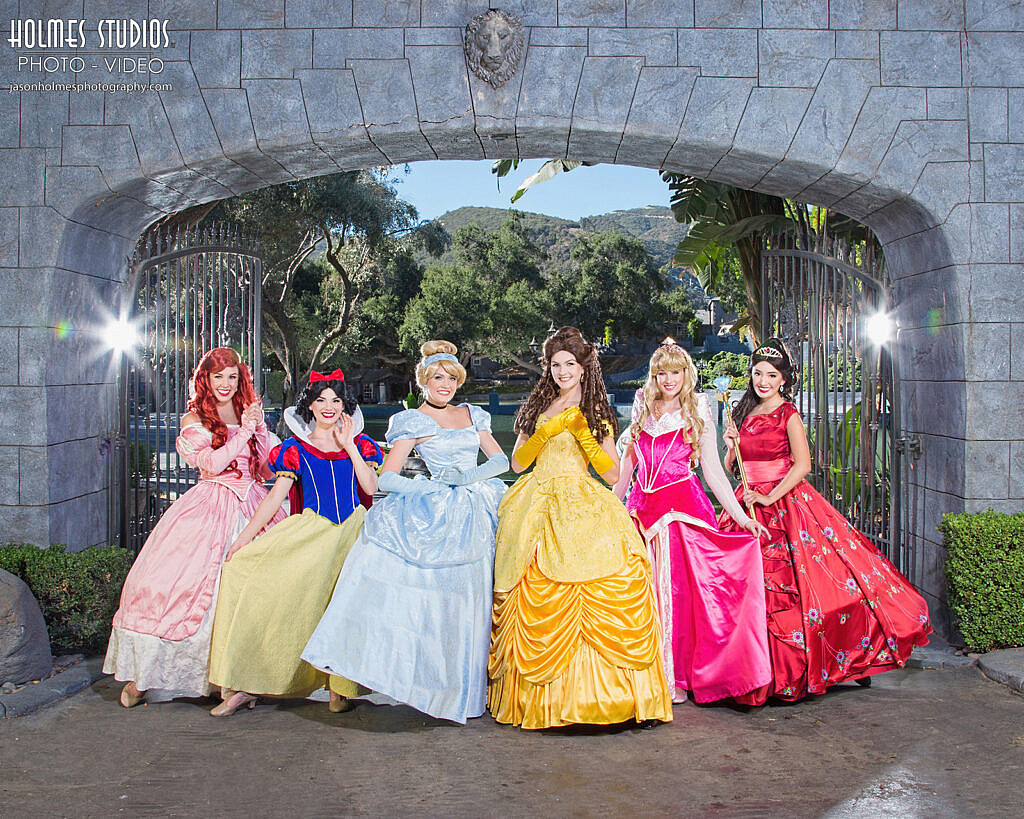 Editorial photograph by Holmes Studios